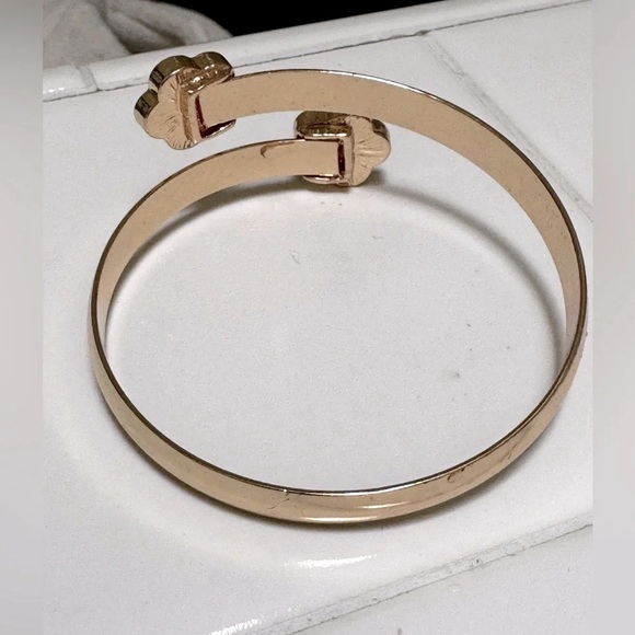 Gold-Tone Black Clover Motif  adjustable Cuff Bracelet for Women - Picture 4 of 6